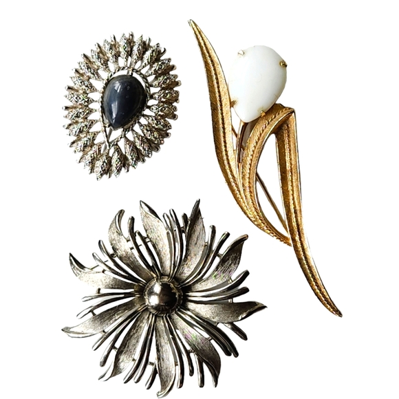 3 Vintage Brooches 2 are Sarah Coventry 1 is JJ - Picture 6 of 6